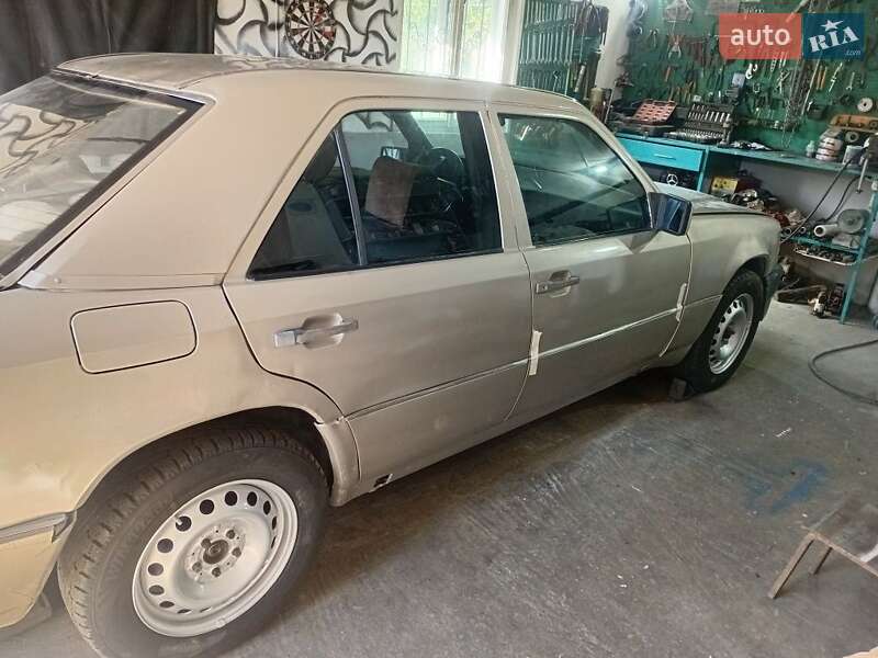 Седан Mercedes-Benz E-Class 1991 в Болехові фото 6 Седан Mercedes-Benz E-Class 1991 в Болехові