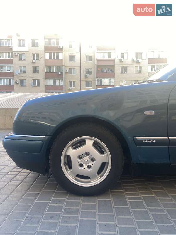 Седан Mercedes-Benz E-Class 1999 в Одессе