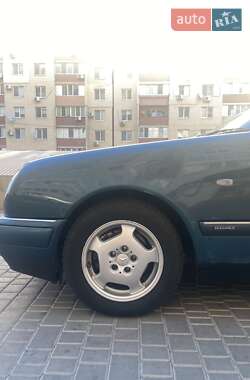 Седан Mercedes-Benz E-Class 1999 в 