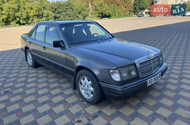 Седан Mercedes-Benz E-Class 1987 в Гайсину