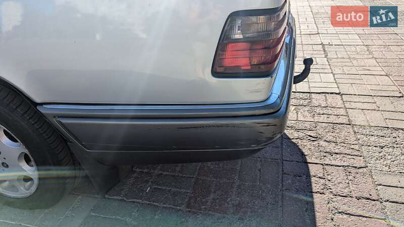 Седан Mercedes-Benz E-Class 1995 в Харькове