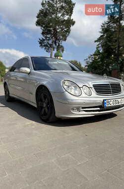 Седан Mercedes-Benz E-Class 2004 в Львове