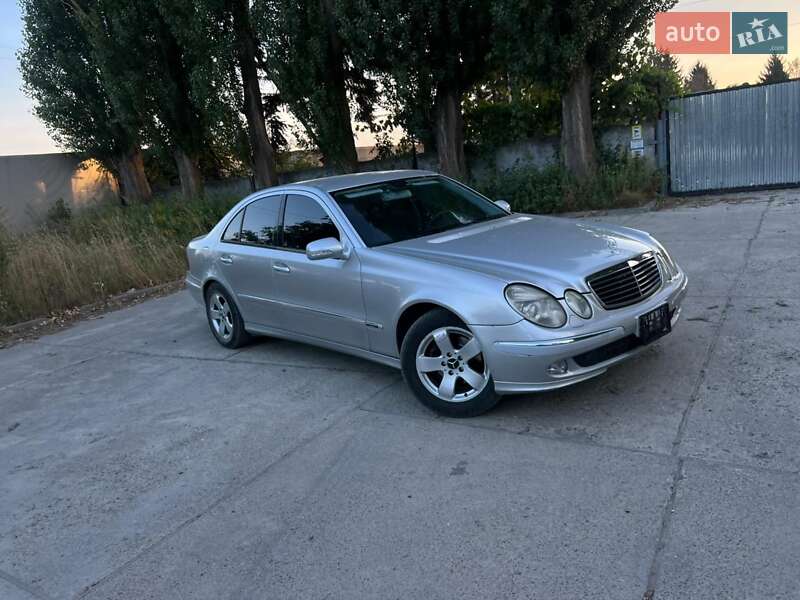 Седан Mercedes-Benz E-Class 2002 в Черновцах