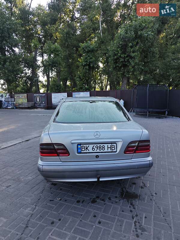 Седан Mercedes-Benz E-Class 2000 в Прилуках