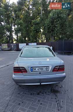 Седан Mercedes-Benz E-Class 2000 в 