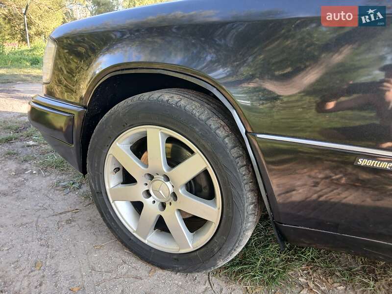 Седан Mercedes-Benz E-Class 1993 в Виннице