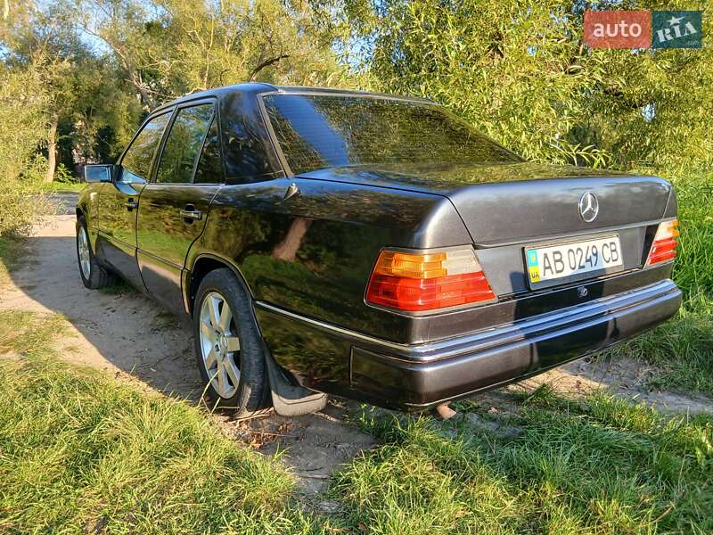 Седан Mercedes-Benz E-Class 1993 в Виннице