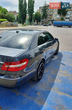 Седан Mercedes-Benz E-Class 2010 в 