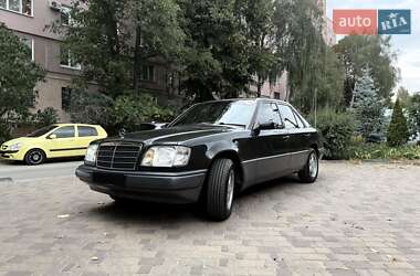 Седан Mercedes-Benz E-Class 1995 в Днепре
