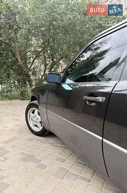 Седан Mercedes-Benz E-Class 1995 в 