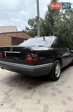 Седан Mercedes-Benz E-Class 1995 в 