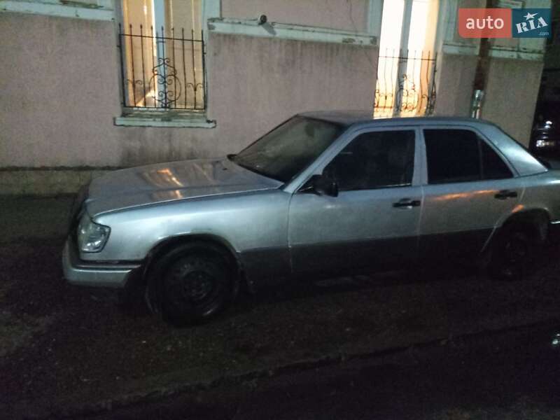 Седан Mercedes-Benz E-Class 1989 в Самборе