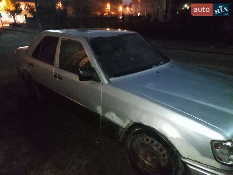 Седан Mercedes-Benz E-Class 1989 в Самборе