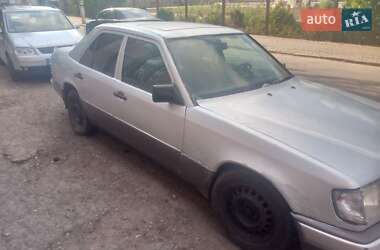 Седан Mercedes-Benz E-Class 1989 в Самборе