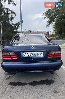 Седан Mercedes-Benz E-Class 2000 в 