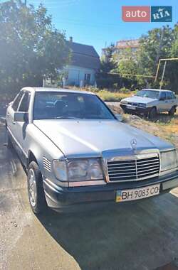 Седан Mercedes-Benz E-Class 1990 в 