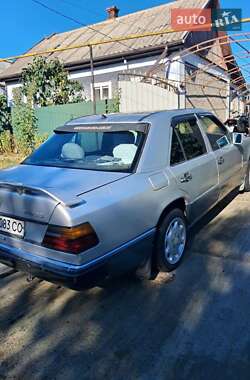 Седан Mercedes-Benz E-Class 1990 в 