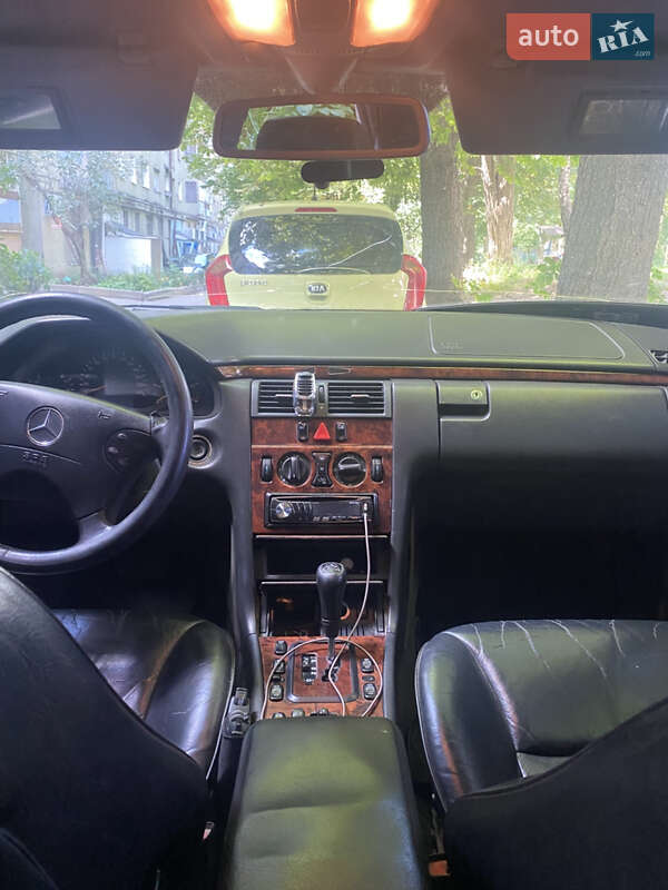 Седан Mercedes-Benz E-Class 1999 в Черновцах