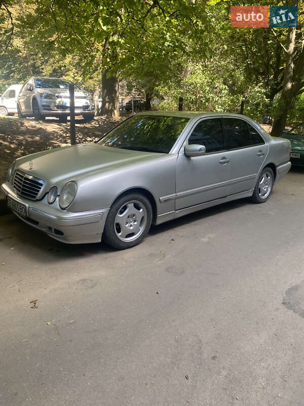 Седан Mercedes-Benz E-Class 1999 в Черновцах