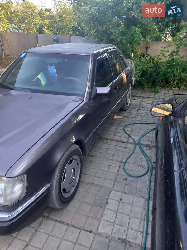 Седан Mercedes-Benz E-Class 1995 в Хмельницком