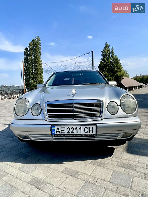 Седан Mercedes-Benz E-Class 1999 в Днепре