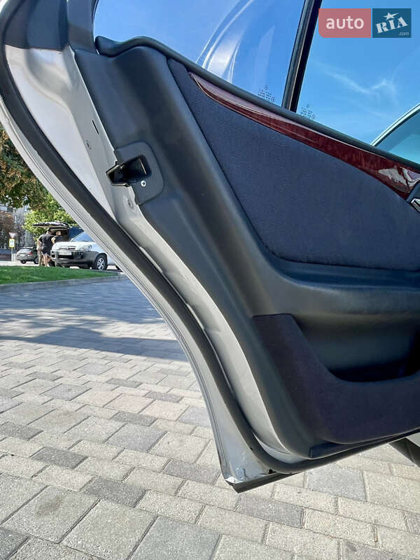 Седан Mercedes-Benz E-Class 1999 в Днепре