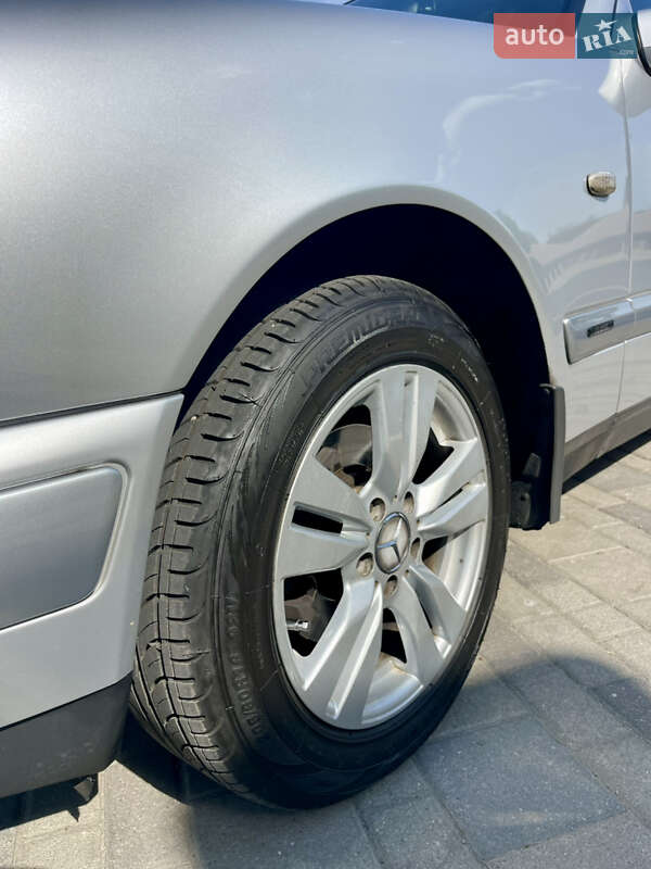 Седан Mercedes-Benz E-Class 1999 в Днепре