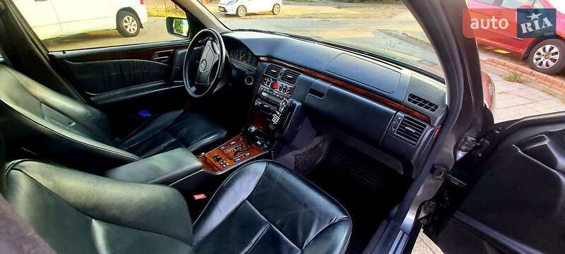 Седан Mercedes-Benz E-Class 1999 в Запорожье