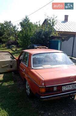 Седан Mercedes-Benz E-Class 1979 в 