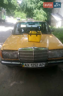 Седан Mercedes-Benz E-Class 1979 в 