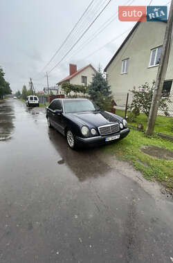 Седан Mercedes-Benz E-Class 1997 в Львове