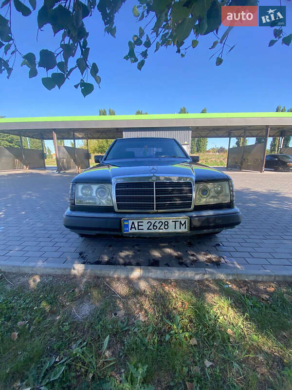 Mercedes-Benz E-Class 1989