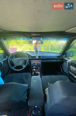 Седан Mercedes-Benz E-Class 1989 в 