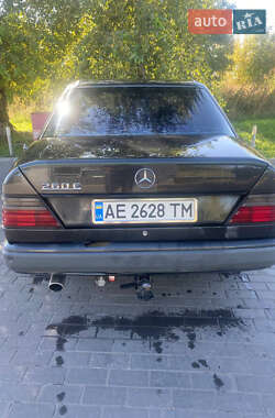 Седан Mercedes-Benz E-Class 1989 в 