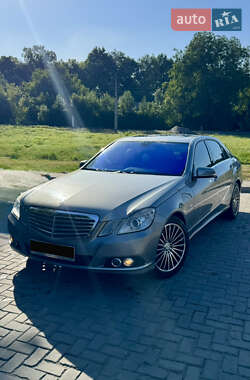 Седан Mercedes-Benz E-Class 2010 в Гайсине