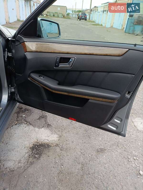 Седан Mercedes-Benz E-Class 2011 в Николаеве