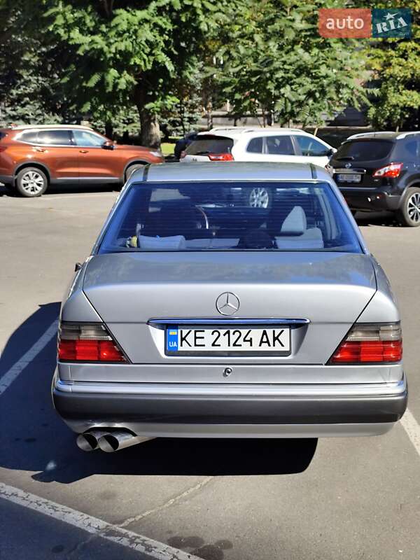 Седан Mercedes-Benz E-Class 1994 в Днепре