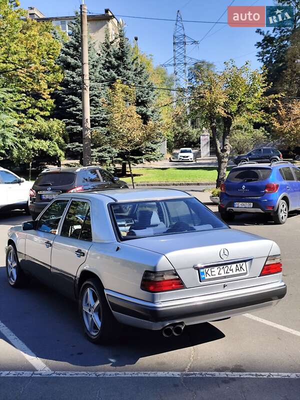 Седан Mercedes-Benz E-Class 1994 в Днепре