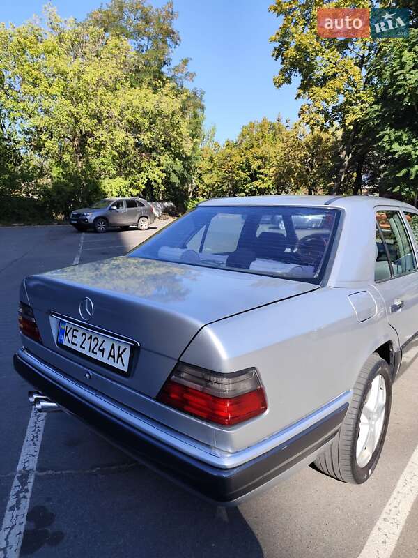 Седан Mercedes-Benz E-Class 1994 в Днепре
