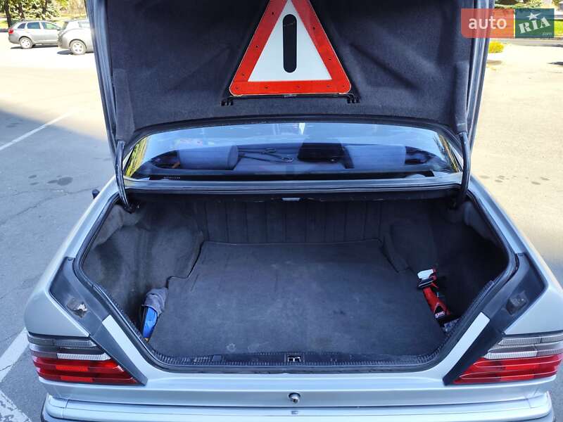 Седан Mercedes-Benz E-Class 1994 в Днепре