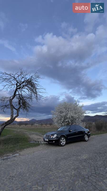 Седан Mercedes-Benz E-Class 2002 в Белках