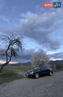 Седан Mercedes-Benz E-Class 2002 в 