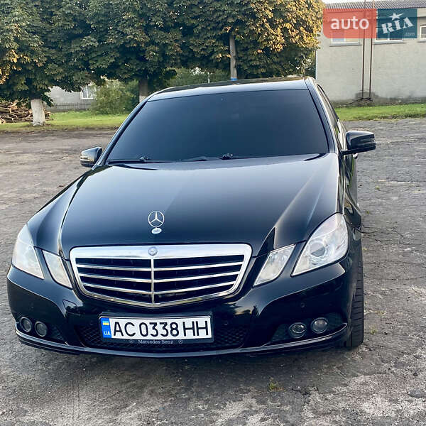 Седан Mercedes-Benz E-Class 2010 в Устилуге