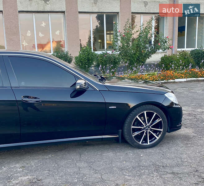 Седан Mercedes-Benz E-Class 2010 в Устилуге