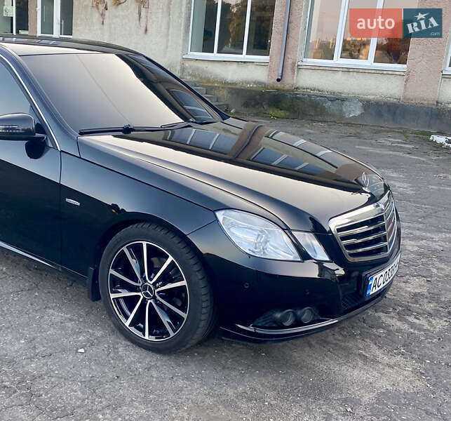 Седан Mercedes-Benz E-Class 2010 в Устилуге
