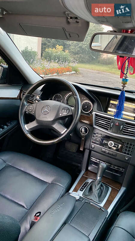 Седан Mercedes-Benz E-Class 2010 в Устилуге