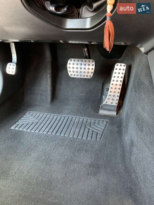 Седан Mercedes-Benz E-Class 2012 в Чернігові