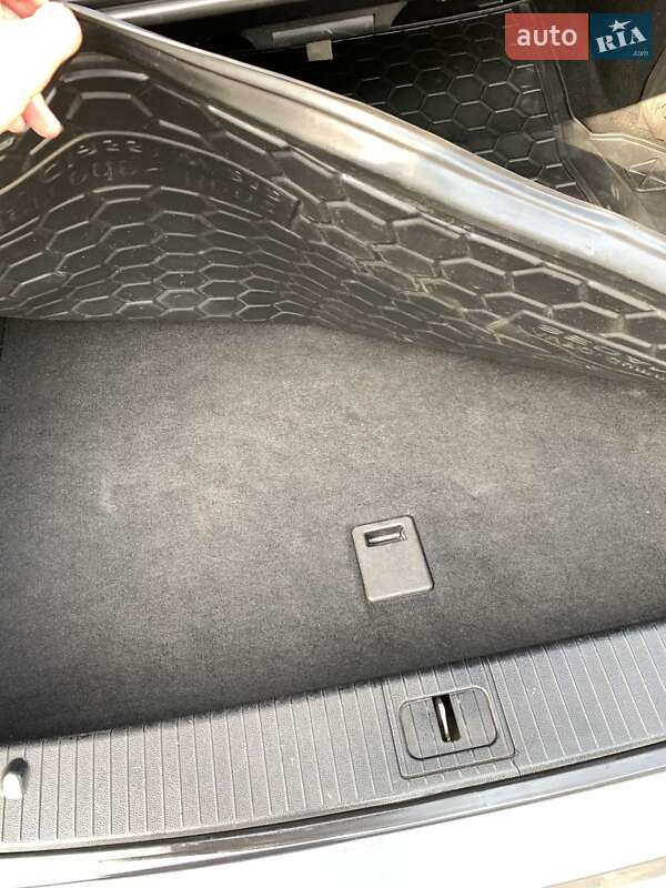 Седан Mercedes-Benz E-Class 2012 в Чернігові