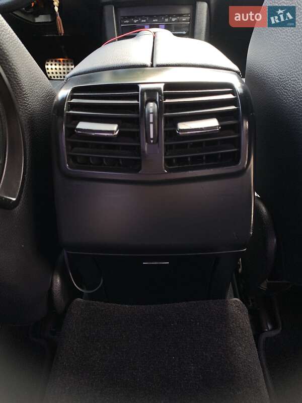 Седан Mercedes-Benz E-Class 2012 в Чернігові