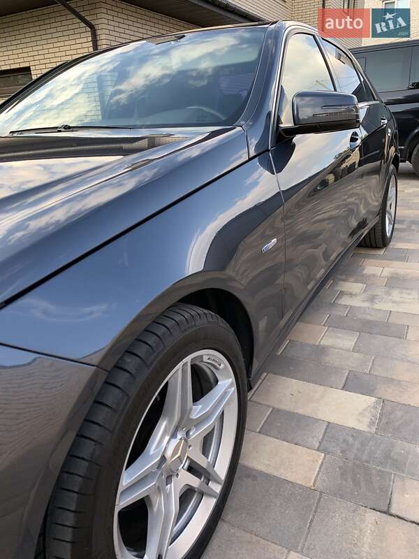 Седан Mercedes-Benz E-Class 2012 в Чернігові